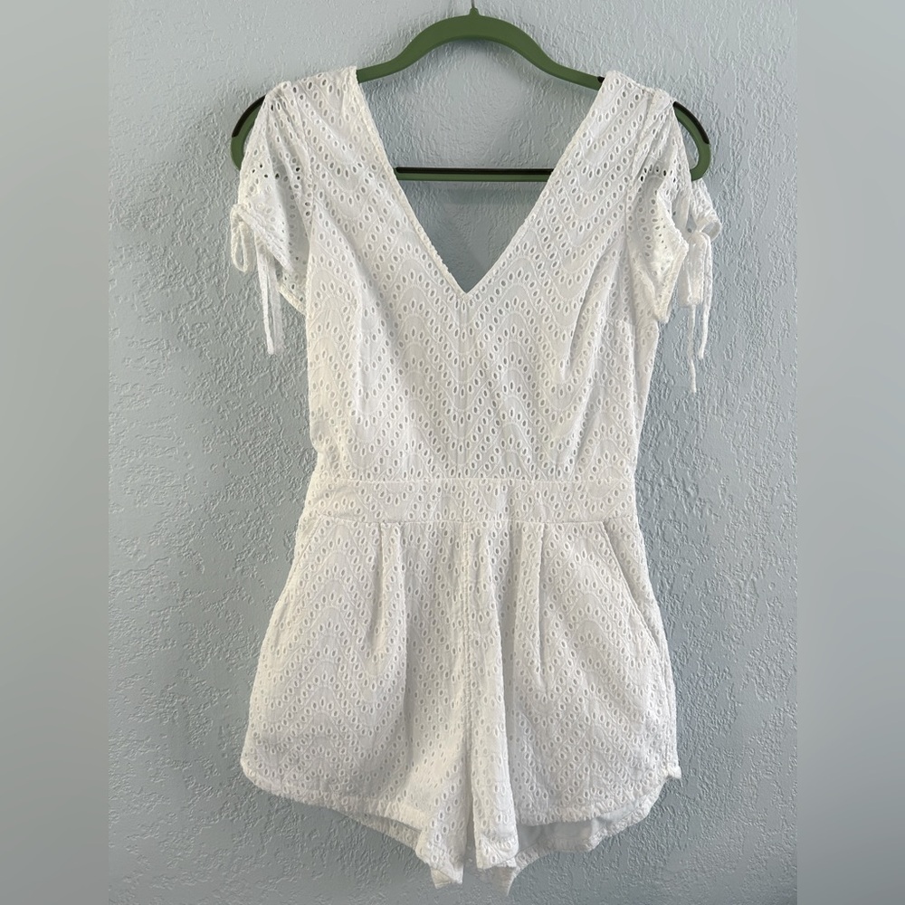 Express White Eyelet Romper size 4 open back, pockets
